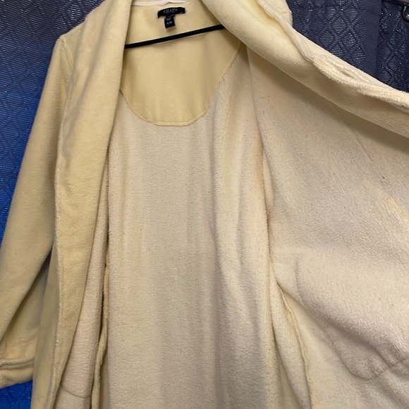 Chaps Women’s Yellow Knee Length
Bathrobe Size S/M
Good Condition - Picture 9 of 9